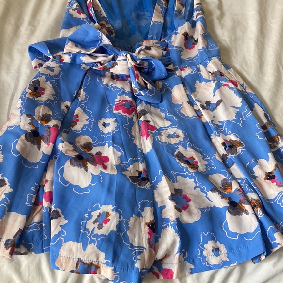 ASTR BLUE FLORAL ROMPER - Picture 6 of 8